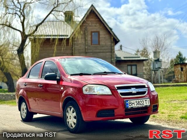 Красный Шевроле Авео, объемом двигателя 1.5 л и пробегом 270 тыс. км за 3500 $, фото 1 на Automoto.ua