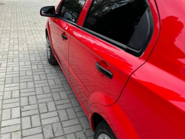 Красный Шевроле Авео, объемом двигателя 1.5 л и пробегом 152 тыс. км за 4500 $, фото 3 на Automoto.ua