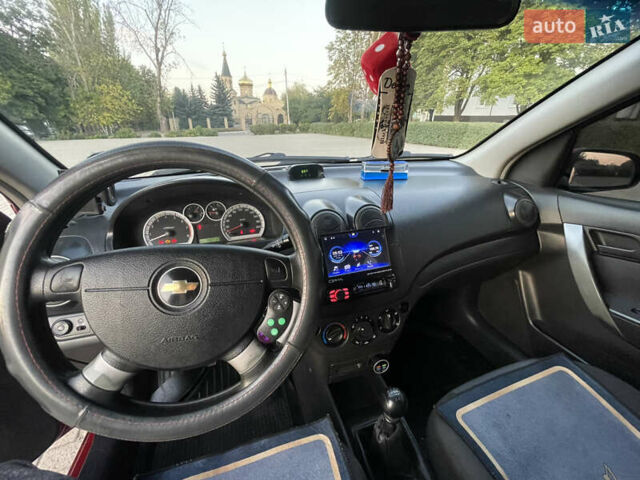 Красный Шевроле Авео, объемом двигателя 1.5 л и пробегом 198 тыс. км за 4000 $, фото 5 на Automoto.ua