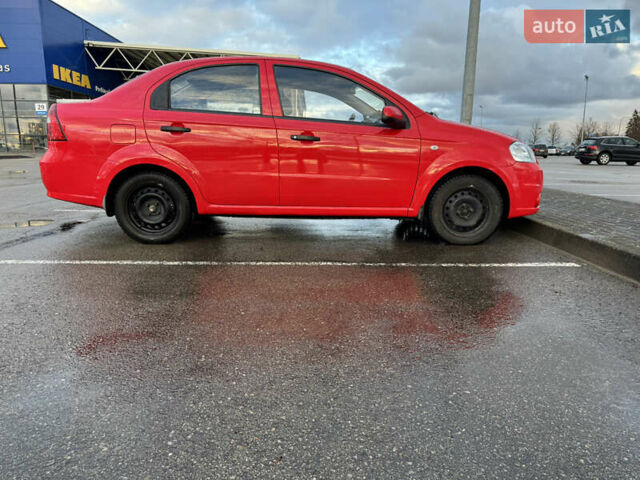 Красный Шевроле Авео, объемом двигателя 1.5 л и пробегом 131 тыс. км за 4543 $, фото 2 на Automoto.ua