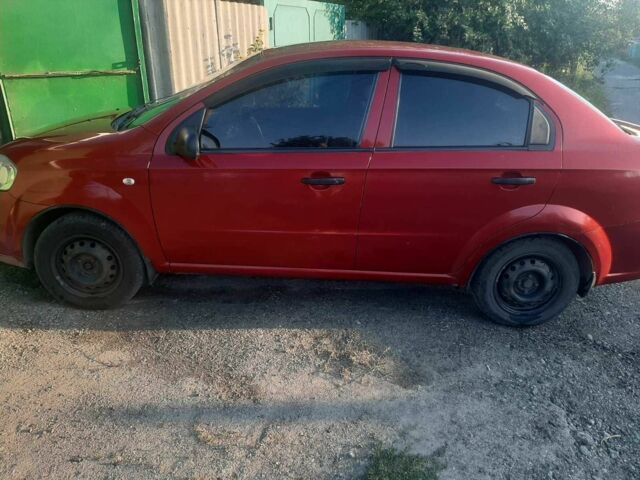 Красный Шевроле Авео, объемом двигателя 1.5 л и пробегом 270 тыс. км за 3500 $, фото 2 на Automoto.ua