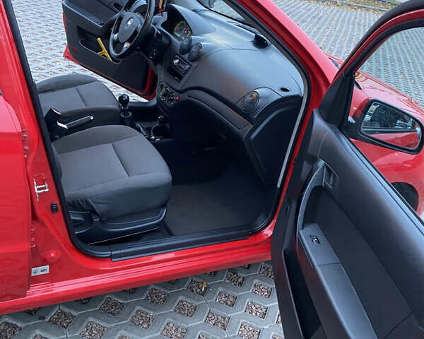 Красный Шевроле Авео, объемом двигателя 1.5 л и пробегом 160 тыс. км за 4700 $, фото 12 на Automoto.ua