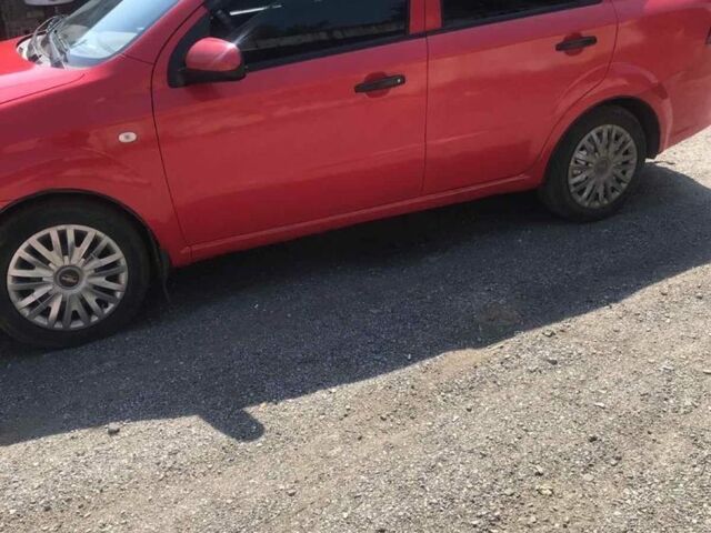 Красный Шевроле Авео, объемом двигателя 1.5 л и пробегом 180 тыс. км за 3800 $, фото 3 на Automoto.ua