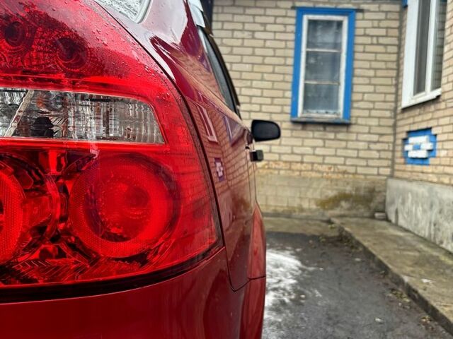 Красный Шевроле Авео, объемом двигателя 1.5 л и пробегом 127 тыс. км за 5400 $, фото 4 на Automoto.ua