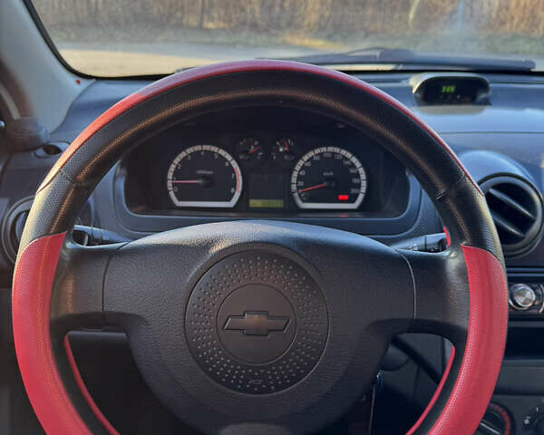 Красный Шевроле Авео, объемом двигателя 1.5 л и пробегом 169 тыс. км за 3200 $, фото 14 на Automoto.ua
