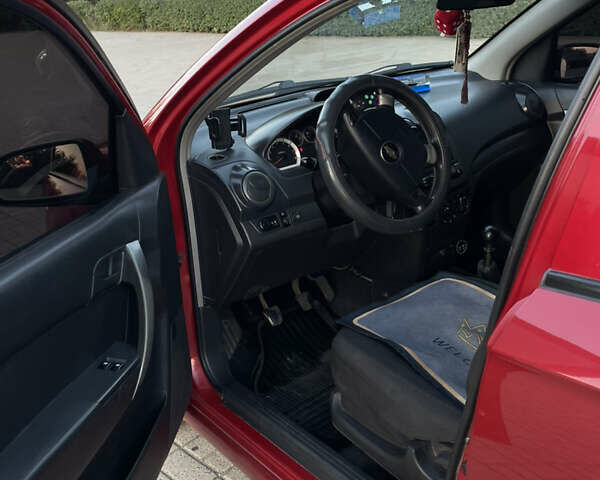 Красный Шевроле Авео, объемом двигателя 1.5 л и пробегом 198 тыс. км за 4000 $, фото 4 на Automoto.ua