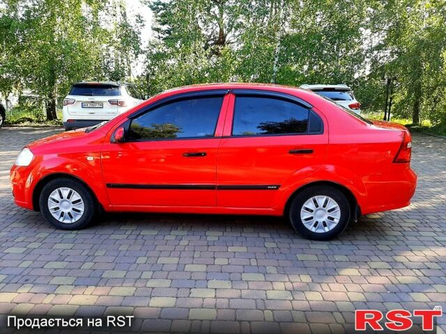 Красный Шевроле Авео, объемом двигателя 1.5 л и пробегом 245 тыс. км за 3650 $, фото 1 на Automoto.ua