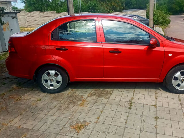 Красный Шевроле Авео, объемом двигателя 1.5 л и пробегом 176 тыс. км за 5200 $, фото 2 на Automoto.ua