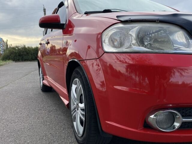 Красный Шевроле Авео, объемом двигателя 1.5 л и пробегом 155 тыс. км за 4000 $, фото 6 на Automoto.ua