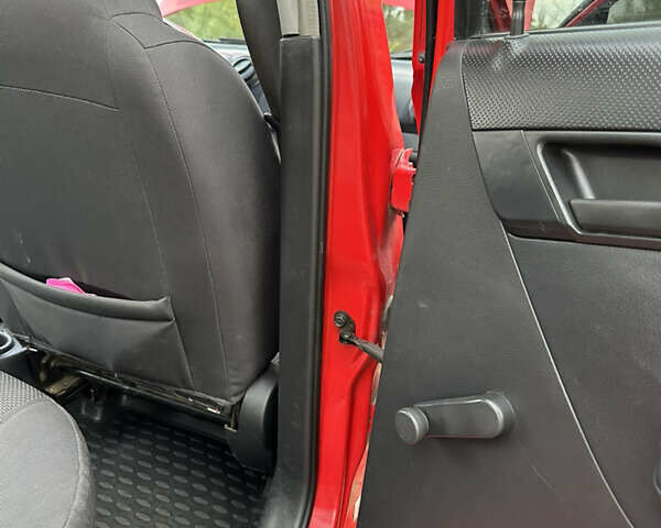 Червоний Шевроле Авео, об'ємом двигуна 1.5 л та пробігом 144 тис. км за 4700 $, фото 29 на Automoto.ua