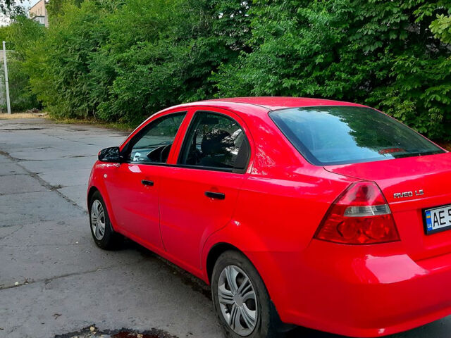 Червоний Шевроле Авео, об'ємом двигуна 1.5 л та пробігом 177 тис. км за 1950 $, фото 4 на Automoto.ua