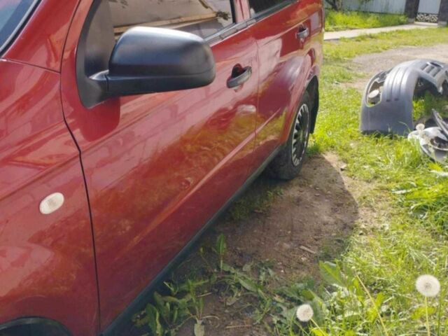 Красный Шевроле Авео, объемом двигателя 1.5 л и пробегом 300 тыс. км за 3500 $, фото 2 на Automoto.ua