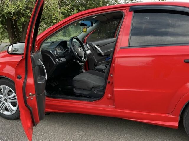 Красный Шевроле Авео, объемом двигателя 1.5 л и пробегом 155 тыс. км за 4000 $, фото 8 на Automoto.ua
