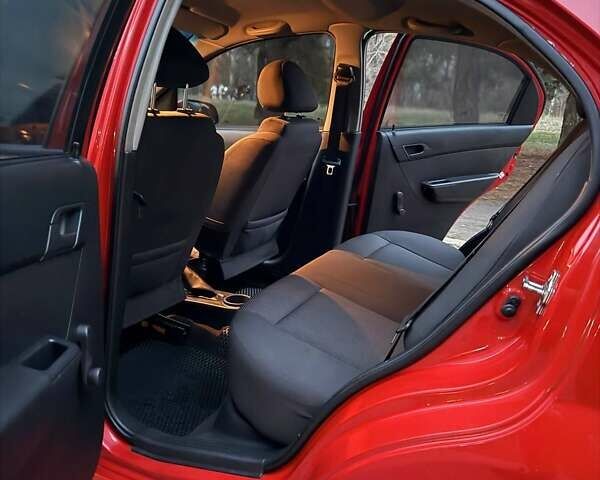 Червоний Шевроле Авео, об'ємом двигуна 1.5 л та пробігом 208 тис. км за 4200 $, фото 20 на Automoto.ua