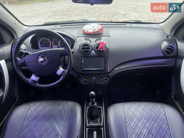 Красный Шевроле Авео, объемом двигателя 1.5 л и пробегом 130 тыс. км за 4750 $, фото 7 на Automoto.ua