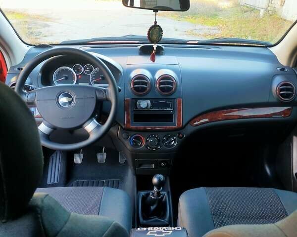 Красный Шевроле Авео, объемом двигателя 1.5 л и пробегом 65 тыс. км за 5500 $, фото 32 на Automoto.ua