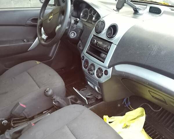 Красный Шевроле Авео, объемом двигателя 1.5 л и пробегом 241 тыс. км за 2700 $, фото 2 на Automoto.ua