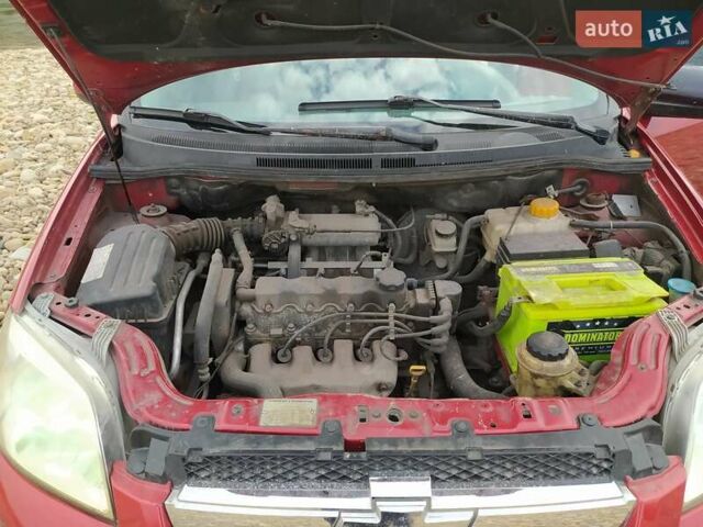Красный Шевроле Авео, объемом двигателя 1.5 л и пробегом 400 тыс. км за 2100 $, фото 13 на Automoto.ua
