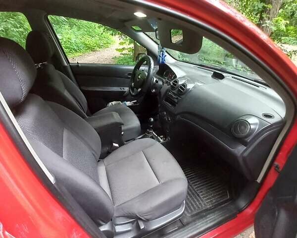 Красный Шевроле Авео, объемом двигателя 1.5 л и пробегом 256 тыс. км за 3200 $, фото 14 на Automoto.ua