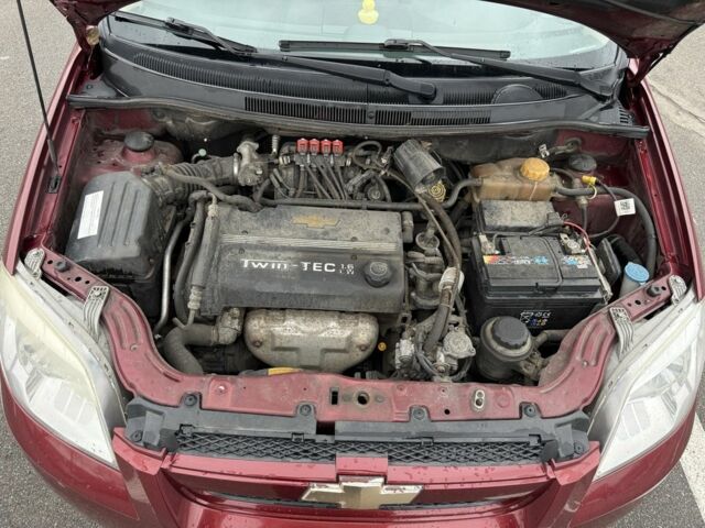 Красный Шевроле Авео, объемом двигателя 1.6 л и пробегом 158 тыс. км за 4600 $, фото 4 на Automoto.ua