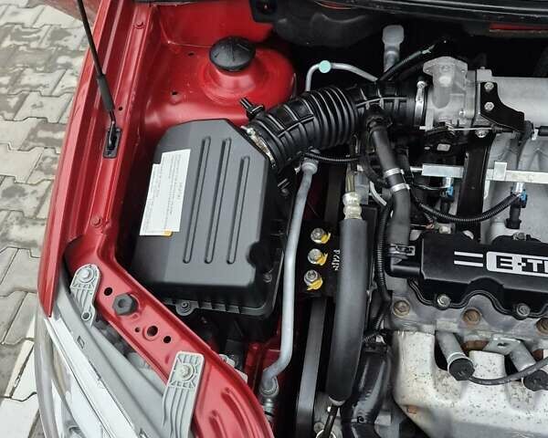 Красный Шевроле Авео, объемом двигателя 1.5 л и пробегом 34 тыс. км за 6200 $, фото 59 на Automoto.ua