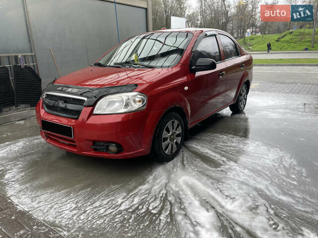 Красный Шевроле Авео, объемом двигателя 1.5 л и пробегом 354 тыс. км за 2999 $, фото 2 на Automoto.ua