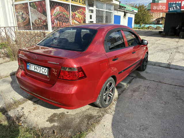 Красный Шевроле Авео, объемом двигателя 1.5 л и пробегом 263 тыс. км за 4500 $, фото 2 на Automoto.ua