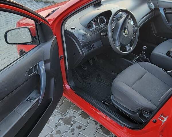 Красный Шевроле Авео, объемом двигателя 1.5 л и пробегом 151 тыс. км за 4900 $, фото 7 на Automoto.ua