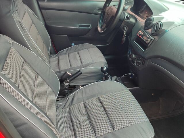 Красный Шевроле Авео, объемом двигателя 1.5 л и пробегом 239 тыс. км за 3200 $, фото 5 на Automoto.ua