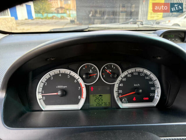 Красный Шевроле Авео, объемом двигателя 1.5 л и пробегом 263 тыс. км за 4500 $, фото 14 на Automoto.ua