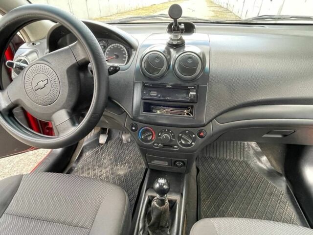 Красный Шевроле Авео, объемом двигателя 1.6 л и пробегом 32 тыс. км за 3100 $, фото 6 на Automoto.ua