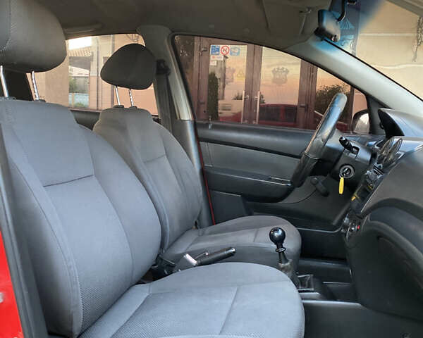 Красный Шевроле Авео, объемом двигателя 1.5 л и пробегом 270 тыс. км за 2999 $, фото 27 на Automoto.ua