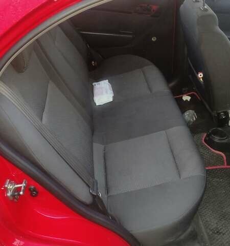 Красный Шевроле Авео, объемом двигателя 1.5 л и пробегом 205 тыс. км за 3300 $, фото 2 на Automoto.ua