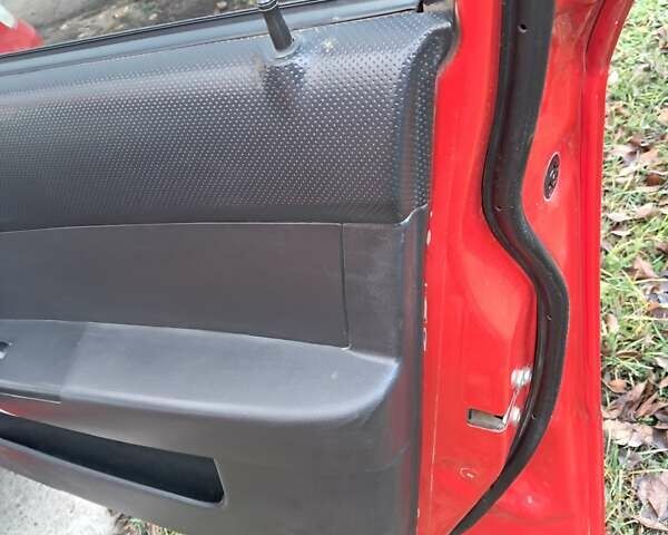 Красный Шевроле Авео, объемом двигателя 1.5 л и пробегом 237 тыс. км за 3600 $, фото 5 на Automoto.ua