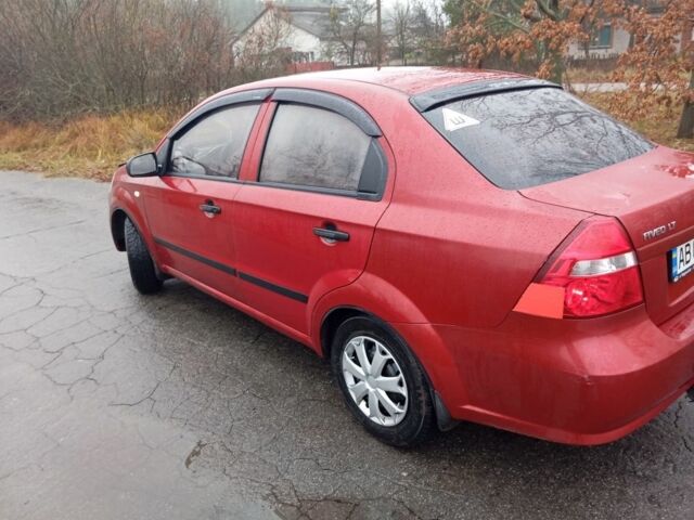 Красный Шевроле Авео, объемом двигателя 1.5 л и пробегом 234 тыс. км за 3200 $, фото 2 на Automoto.ua