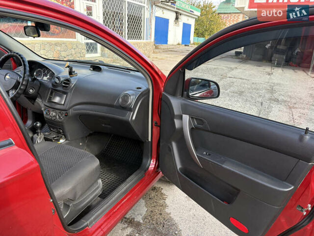 Красный Шевроле Авео, объемом двигателя 1.5 л и пробегом 263 тыс. км за 4500 $, фото 9 на Automoto.ua