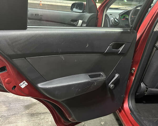 Красный Шевроле Авео, объемом двигателя 1.5 л и пробегом 34 тыс. км за 6300 $, фото 18 на Automoto.ua