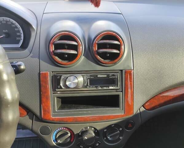 Красный Шевроле Авео, объемом двигателя 1.5 л и пробегом 65 тыс. км за 5500 $, фото 45 на Automoto.ua