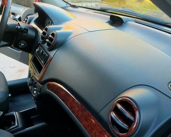 Красный Шевроле Авео, объемом двигателя 1.5 л и пробегом 65 тыс. км за 5500 $, фото 45 на Automoto.ua