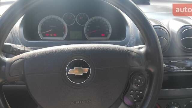 Червоний Шевроле Авео, об'ємом двигуна 1.5 л та пробігом 199 тис. км за 3750 $, фото 1 на Automoto.ua