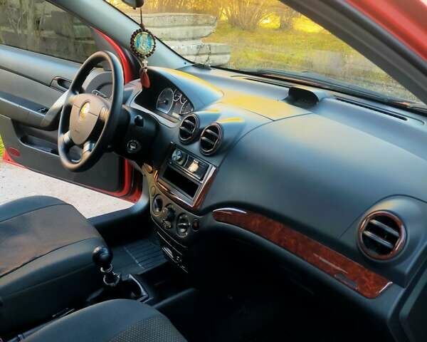 Красный Шевроле Авео, объемом двигателя 1.5 л и пробегом 65 тыс. км за 5500 $, фото 44 на Automoto.ua