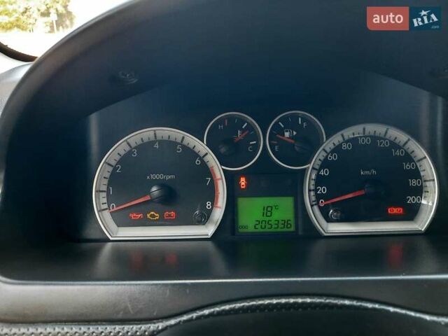 Красный Шевроле Авео, объемом двигателя 1.4 л и пробегом 205 тыс. км за 4200 $, фото 2 на Automoto.ua