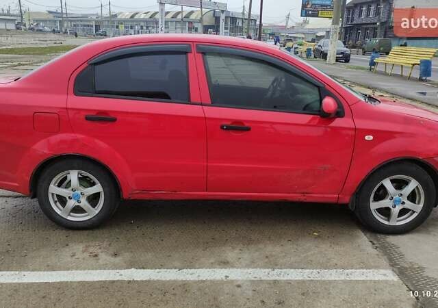 Красный Шевроле Авео, объемом двигателя 1.5 л и пробегом 205 тыс. км за 3300 $, фото 1 на Automoto.ua