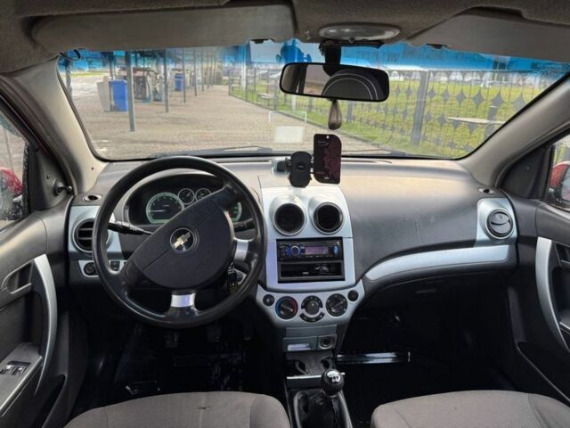 Красный Шевроле Авео, объемом двигателя 1.5 л и пробегом 180 тыс. км за 2650 $, фото 6 на Automoto.ua
