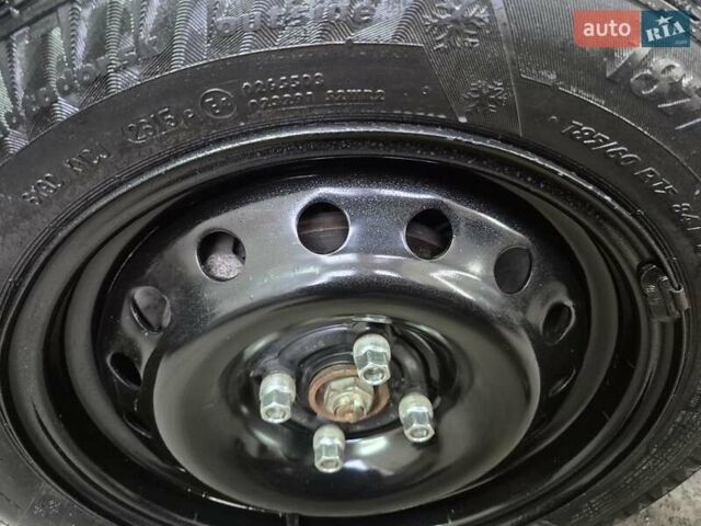 Красный Шевроле Авео, объемом двигателя 1.5 л и пробегом 34 тыс. км за 6200 $, фото 5 на Automoto.ua