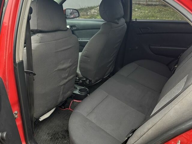 Червоний Шевроле Авео, об'ємом двигуна 1.5 л та пробігом 327 тис. км за 3200 $, фото 5 на Automoto.ua