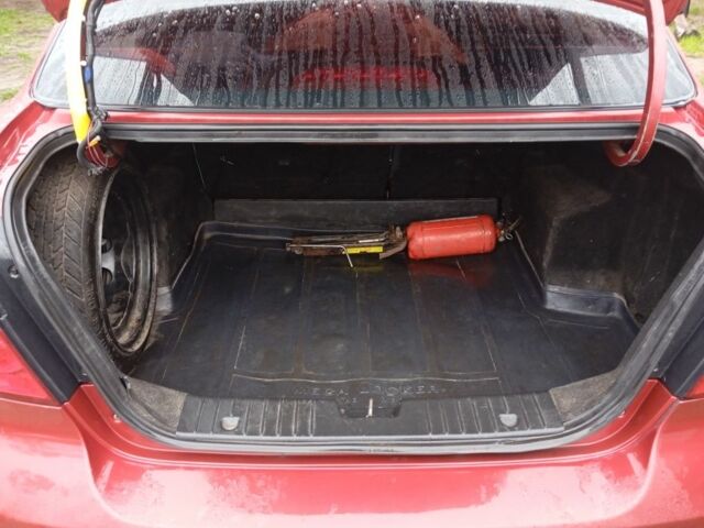 Красный Шевроле Авео, объемом двигателя 1.5 л и пробегом 234 тыс. км за 3200 $, фото 7 на Automoto.ua