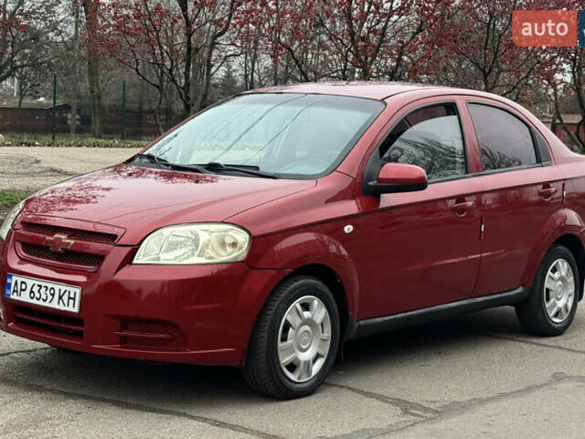 Красный Шевроле Авео, объемом двигателя 1.5 л и пробегом 230 тыс. км за 2450 $, фото 2 на Automoto.ua