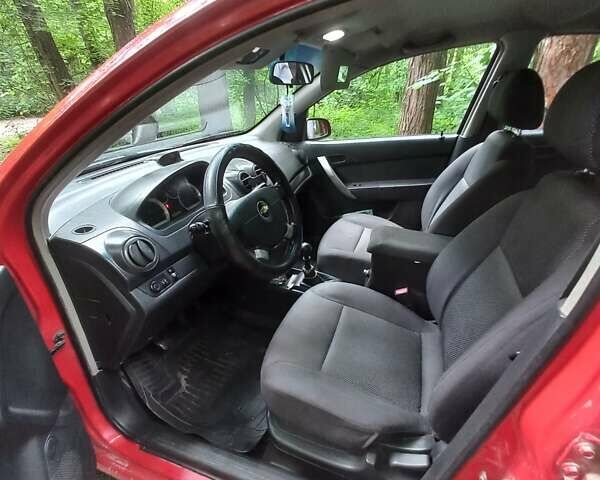 Красный Шевроле Авео, объемом двигателя 1.5 л и пробегом 256 тыс. км за 3200 $, фото 12 на Automoto.ua