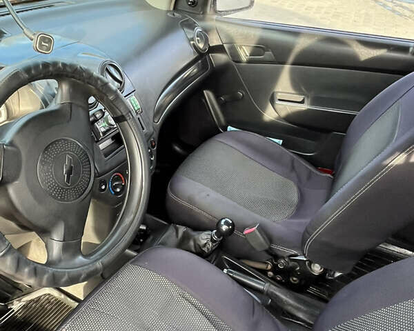 Красный Шевроле Авео, объемом двигателя 1.5 л и пробегом 181 тыс. км за 2900 $, фото 7 на Automoto.ua